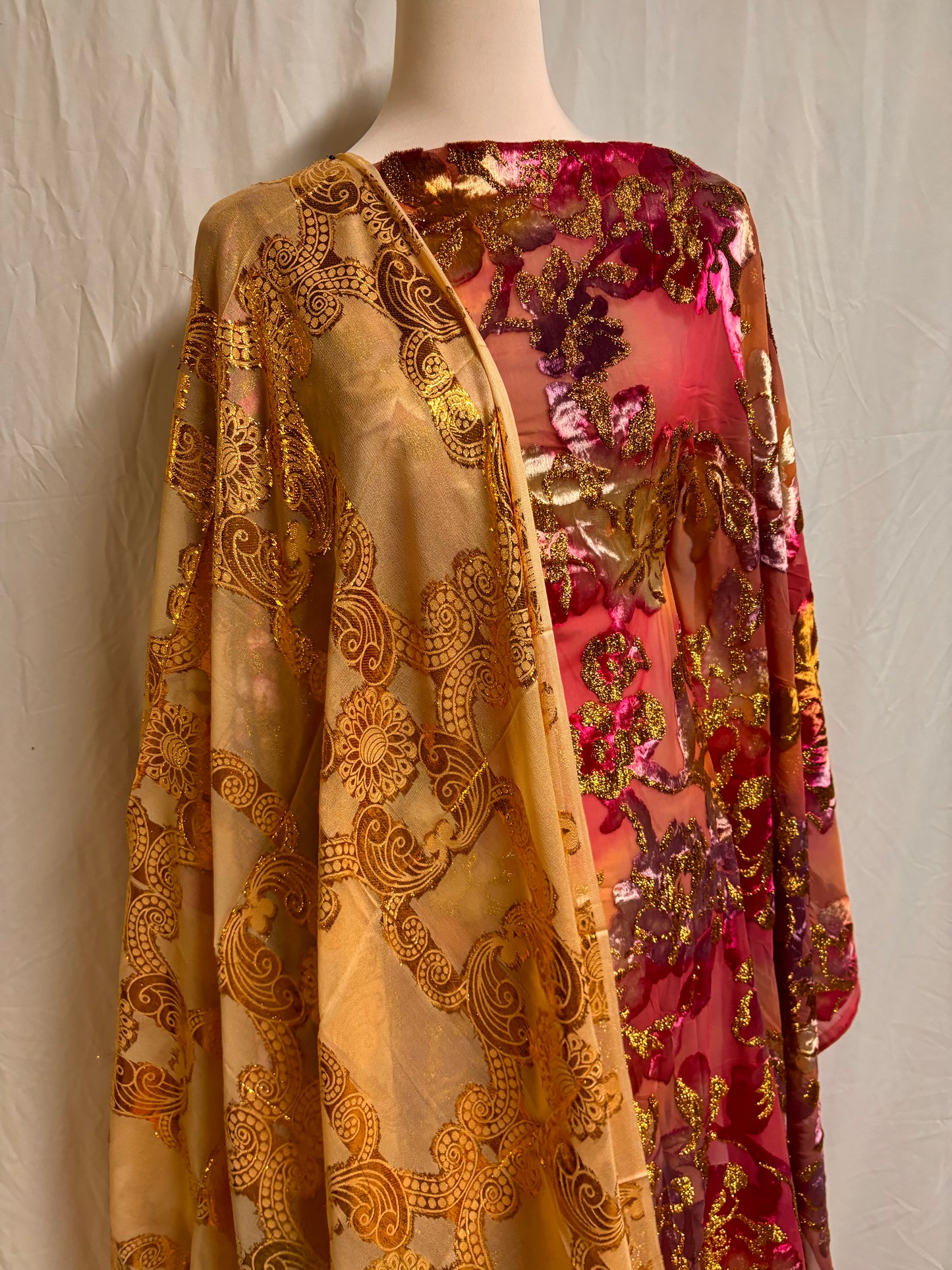 Warda MAQBAL set