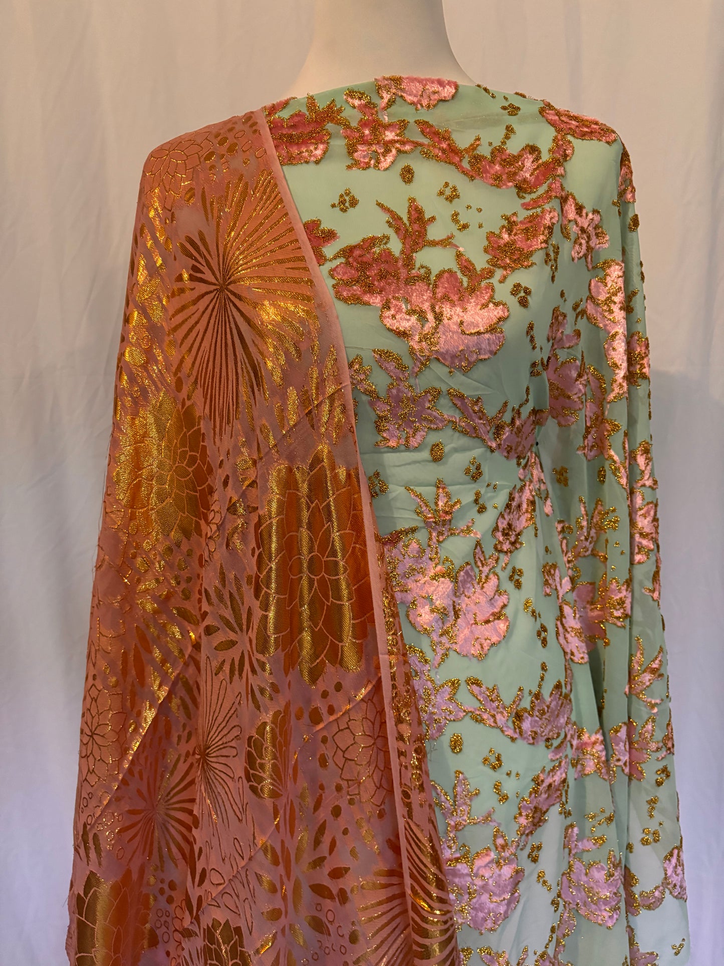 Lora Maqbal set