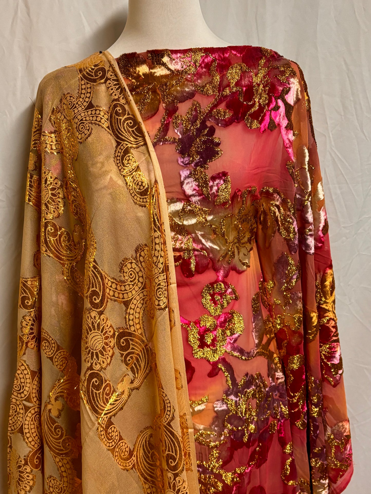Warda MAQBAL set