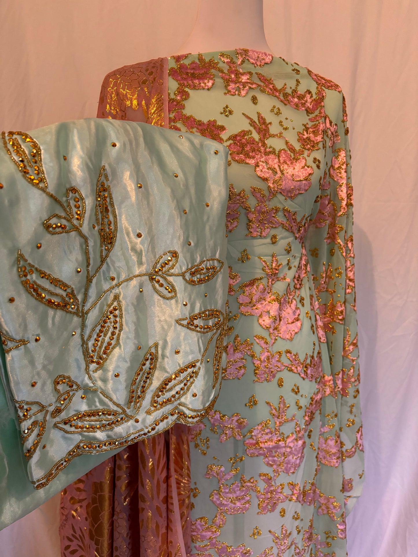 Lora Maqbal set