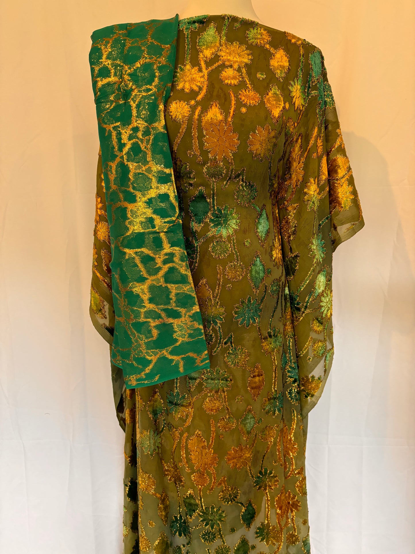 Leila Maqbal set