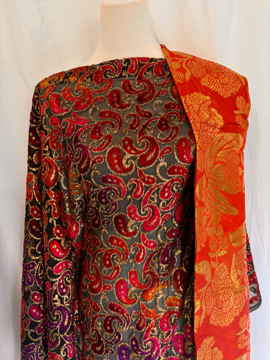 Lara Maqbal  set
