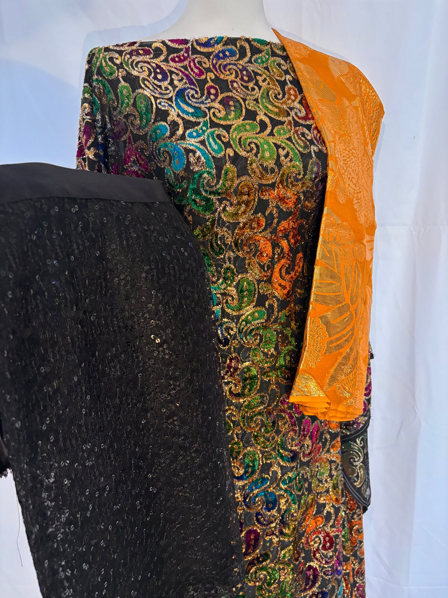 Lara Maqbal  set