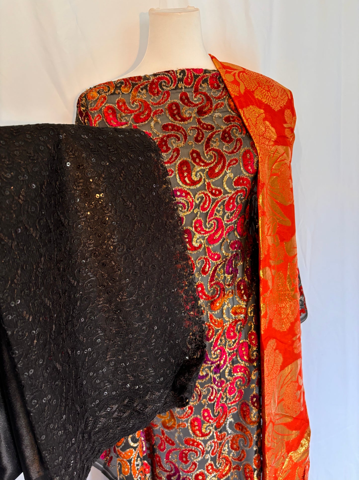 Lara Maqbal  set