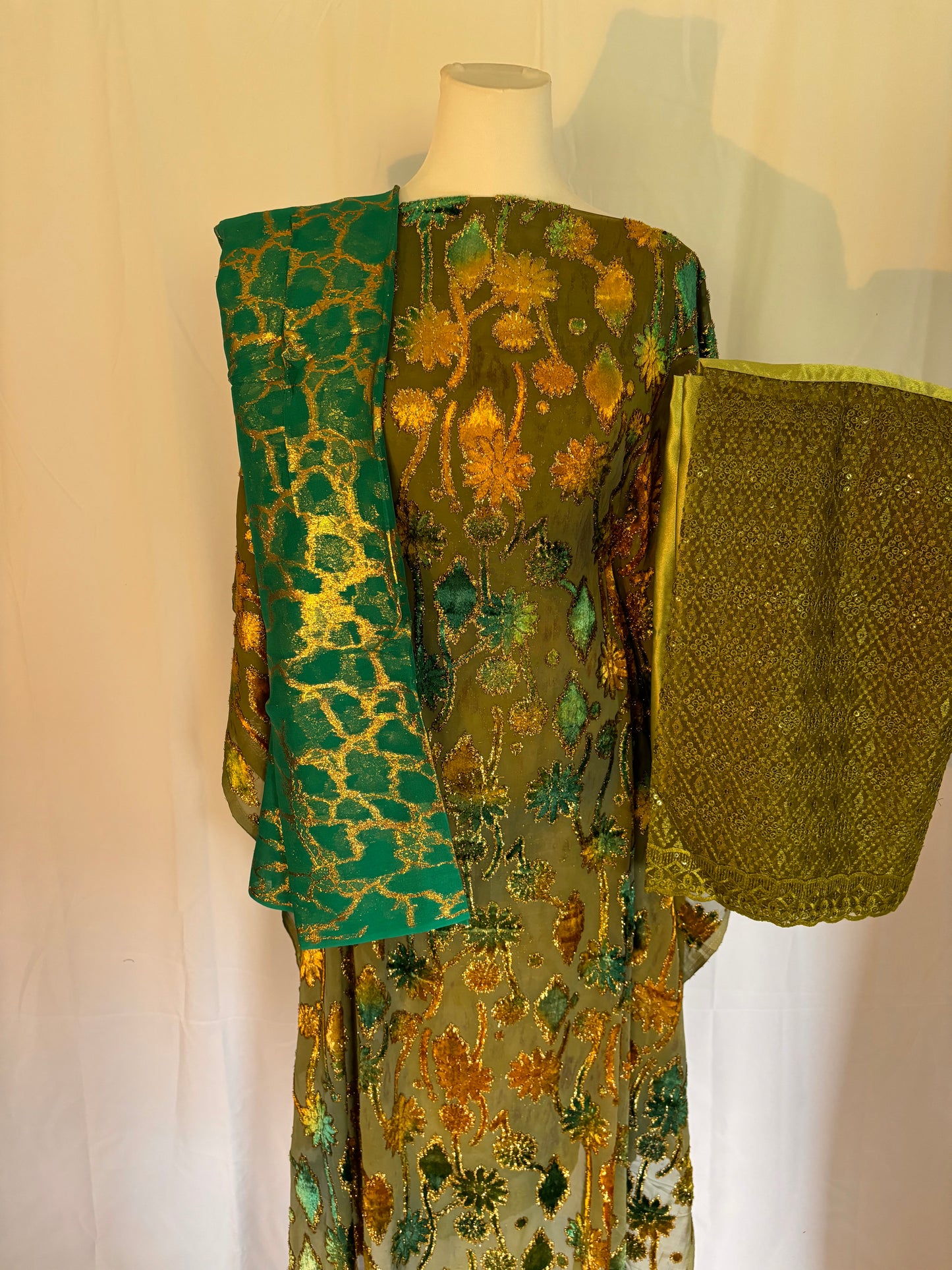 Leila Maqbal set