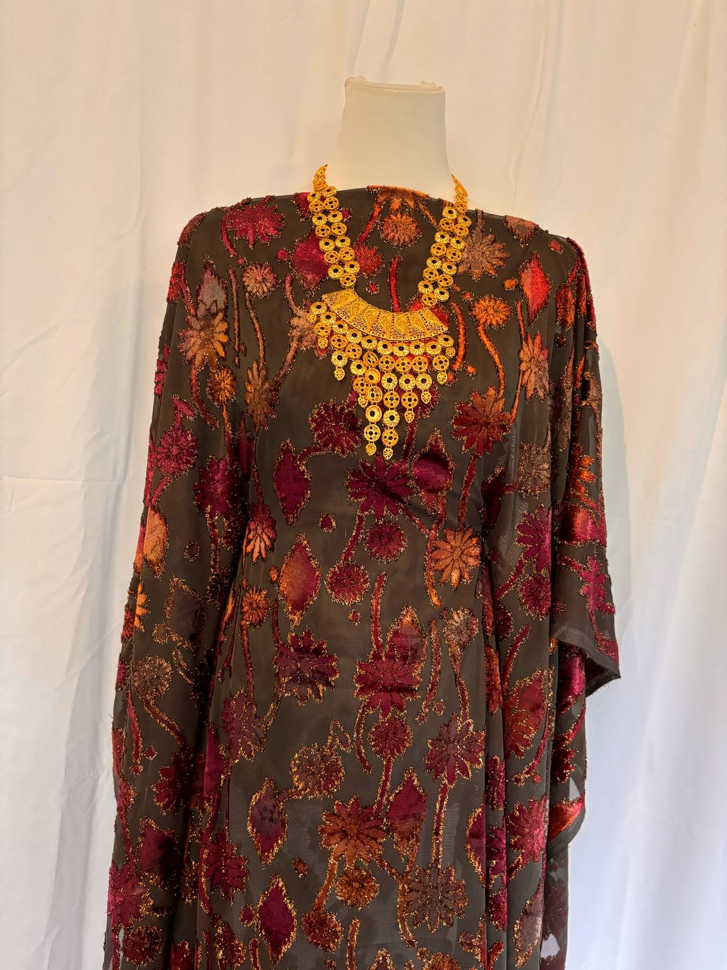 Leila Maqbal set